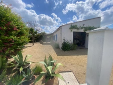 TRIAIZE 85580 A 15 MINUTES DES PLAGES ADORABLE MAISON PLAIN PIED AVEC GITE ET GARAGE SUR 550M² A BATIR