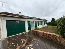 LUCON (85) QUARTIER TRES CALME PROCHE SUPER U VILLA PLAIN PIED 95M²/3 CHAMBRES AVEC 2 GARAGES ET JARDIN