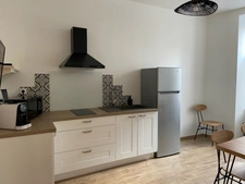 LUCON COEUR DE VILLE GRAND CONFORT SPACIEUSE CHAMBRE MEUBLEE CHARGES COMPRISES AVEC CUISINE COMMUNE