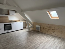 LUCON 85400 PROCHE DES COMMERCES ET LYCEES APPARTEMENT RENOVE T2/1 CHAMBRE TRES COCOONING ET COSY