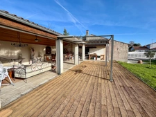 SAINT MICHEL EN L'HERM (85) 10 MIN DES PLAGES ENSEMBLE IMMOBILIER 222M² AVEC PISCINE ANNEXES ET JARDIN
