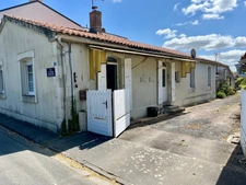 LE LANGON (85) 10 MIN DE FONTENAY LE COMTE ADORABLE LONGERE RENOVEE AVEC DEPENDANCES ET TERRAIN CLOS