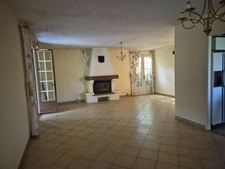 LAIROUX (85) MAISON SUR DEMI SOUS SOL A RENOVER AVEC VERANDA PISCINE ET MAISON D'AMIS SUR PARC CLOS