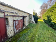 LE GUE DE VELLUIRE (85770) AU CALME ABSOLU MAISON EN PIERRES AVEC GRANGES ET DEPENDANCES SUR 4500M²