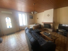 MOUTIERS SUR LAY EN PLEIN COEUR DU BOURG MAISON EN PIERRES RENOVEE 4 CHAMBRES AVEC LOCATAIRE EN PLACE