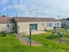 MOUZEUIL SAINT MARTIN (85370) CADRE CAMPAGNE VILLA PLAIN PIED 4 CHAMBRES AVEC ANNEXES SUR 2145 M² CLOS
