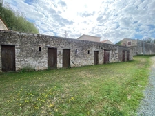 SAINT JEAN DE BEUGNE MAISON DE CAMPAGNE 4 CHAMBRES AVEC ILOT, DEPENDANCES, TERRAIN IDEAL LOCATIF SAISON 