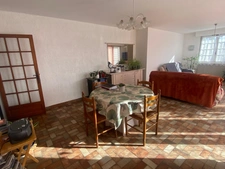 SAINT JEAN DE BEUGNE (85210) MAISON SEMI PLAIN PIED 3 CHAMBRES AVEC SOUS SOL COMPLET SUR 812M²