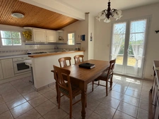 BREM SUR MER 85 A 2 PAS DES PLAGES DANS QUARTIER RESIDENTIEL VILLA PLAIN PIED AVEC GARAGE ET JARDIN CLOS
