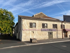 LUCON (85400) - EMPLACEMENT A FORTE VISIBILITE - IMMEUBLE DE RAPPORT AVEC RENTABILITE A FORT POTENTIEL