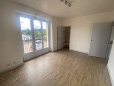 LE BOURG SOUS LA ROCHE 85000 RARISSIME APPARTEMENT DE TYPE 3 / 2 CHAMBRES AVEC BALCON ET GRAND GARAGE
