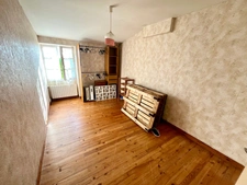 SAINT ETIENNE DE BRILLOUET 85210 EN CAMAPGNE ADORABLE FERMETTE 2/3 CHAMBRES AVEC HANGAR SUR 2500M²