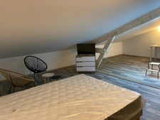 LUCON COEUR DE VILLE GRAND CONFORT SPACIEUSE CHAMBRE MEUBLEE CHARGES COMPRISES AVEC CUISINE COMMUNE