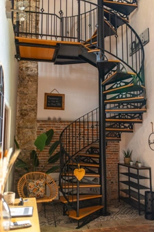 CHAVAGNES EN PAILLERS (85250) - LIEU D'EXCEPTION - ANCIENNE CHAPELLE RENOVEE 6 CHAMBRES SUR 900M² CLOS