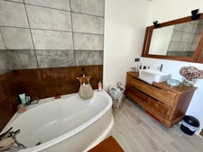 PEAULT (85) AU CALME A 5 MIN DE LUCON ADORABLE FERMETTE RENOVEE 3 CHAMBRES AVEC GRANGE ET DEPENDANCE