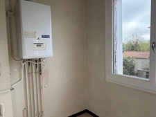 FONTENAY LE COMTE (85200) - CENTRE VILLE - APPARTEMENT DUPLEX RENOVE 3 CHAMBRES AVEC BALCON ET ANNEXES