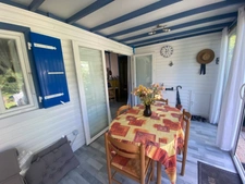 LA TRANCHE SUR MER A 15 MIN DANS RESIDENCE AVEC PISCINE CHALET BOIS 3 CHAMBRES AVEC VERANDA ET JARDIN