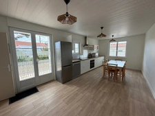 JARD SUR MER (85520) - AU COEUR DU VILLAGE- MAISON DE PLAIN PIED 2 CHAMBRES MEUBLEE AVEC COUR PRIVATIVE