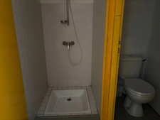 LUCON (85400) EN PLEINE ZONE ARTISANALE LOCAL PROFESSIONNEL 90M² EN TRES BON ETAT AVEC PARKING PRIVATIF 