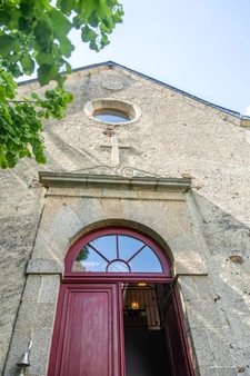 CHAVAGNES EN PAILLERS (85250) - LIEU D'EXCEPTION - ANCIENNE CHAPELLE RENOVEE 6 CHAMBRES SUR 900M² CLOS