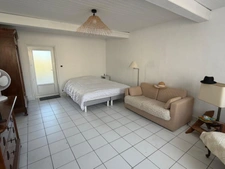 SAINT MICHEL EN L'HERM (85) 10 MIN DES PLAGES AGREABLE MAISON EN PIERRE POSSIBILITE 2 GITES AVEC JARDIN