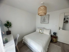 MAUZE LE MIGNON CHARMANTE MAISON PIERRES RENOVEE 3 CHAMBRES ENTIEREMENT MEUBLEE AVEC GARAGE ET COUR