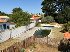 BRETIGNOLLES SUR MER 85 -AUX ENCHERES- A 800M DES PLAGES PARCELLE DE TERRAIN AVEC PISCINE 542M² A BATIR