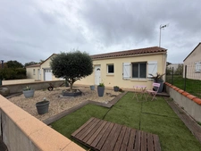LA BOISSIERE DES LANDES (85) - AU CALME -ADORABLE VILLA PLAIN PIED 3 CHAMBRES AVEC GARAGE ET JARDIN CLOS