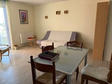 LA ROCHE SUR YON (85), PROCHE ZONE COMMERCIALE ET CENTRE VILLE APPARTEMENT T2 AVEC TERRASSE ET PARKING