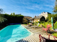 LA ROCHE SUR YON (85) - PENTAGONE - MAISON DE CARACTERE BOURREE DE CHARME AVEC PISCINE ET JARDIN CLOS 