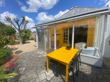 TRIAIZE 85580 A 15 MINUTES DES PLAGES ADORABLE MAISON PLAIN PIED AVEC GITE ET GARAGE SUR 550M² A BATIR