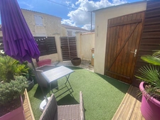 TRIAIZE (85580) A 15 MINUTES DES PLAGES SEULEMENT MAISON EN PIERRES PLAIN PIED AVEC COURETTE A PRIX FOU