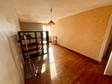 SAINT ETIENNE DE BRILLOUET 85210 EN CAMAPGNE ADORABLE FERMETTE 2/3 CHAMBRES AVEC HANGAR SUR 2500M²