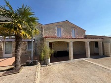 SAINT MICHEL LE CLOUCQ (85) 5 MIN FONTENAY LE COMTE MAISON PIERRES RENOVEE 5 CHAMBRES GARAGE ET JARDIN