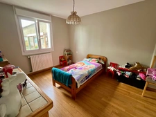 ROSNAY (85320) AU COEUR DU VIGNOBLE MAISON SUR SOUS SOL COMPLET 4 CHAMBRES AVEC VERANDA ET ANNEXES