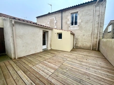 PEAULT AU CALME ABSOLU MAISON EN PIERRES RENOVEE BOURREE DE CHARME AVEC VERANDA TERRASSE ET JARDIN