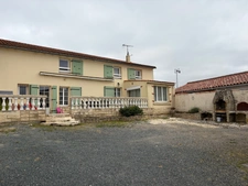 BESSAY (85320) AU CALME CHARMANTE MAISON EN PIERRES RENOVEE 3/4 CHAMBRES AVEC DEPENDANCES ET JARDIN