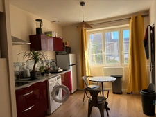 LES SABLES D'OLONNE (85100) - RARE - A 2 PAS DU REMBLAI ET DU PORT STUDIO RENOVE EN RDC IDEAL LOCATIF