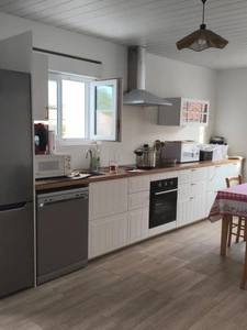 JARD SUR MER (85520) - AU COEUR DU VILLAGE- MAISON DE PLAIN PIED 2 CHAMBRES MEUBLEE AVEC COUR PRIVATIVE