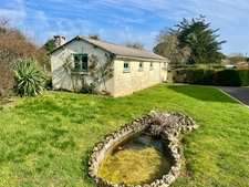 LUCON 85400 AU CALME ET PROCHE TOUTES COMMODITES AGREABLE MAISON 4 CHAMBRES AVEC ANNEXE SUR 2000M²