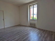 LUCON 85400 COEUR DE VILLE PROCHE TOUTES COMMODITES A PIED APPARTEMENT T2 LUMINEUX SANS EXTERIEUR