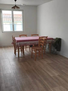 JARD SUR MER (85520) - AU COEUR DU VILLAGE- MAISON DE PLAIN PIED 2 CHAMBRES MEUBLEE AVEC COUR PRIVATIVE