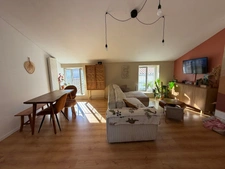 LES SABLES D'OLONNE (85100) - A 2 PAS DU REMBLAI ET DU PORT APPARTEMENT T4 ATYPIQUE AVEC PETITE VUE MER
