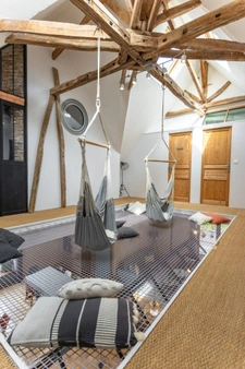 CHAVAGNES EN PAILLERS (85250) - LIEU D'EXCEPTION - ANCIENNE CHAPELLE RENOVEE 6 CHAMBRES SUR 900M² CLOS
