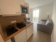 LA ROCHE SUR YON PENTAGONE DANS RESIDENCE SECURISEE STUDIO MEUBLE 20M² AU PIED DE LA PLACE NAPOLEON