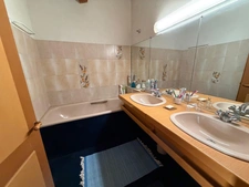 SAINT MICHEL EN L'HERM (85) 10 MIN DES PLAGES AGREABLE DEMEURE EN PIERRE 4 CHAMBRES AVEC SPA ET JARDIN