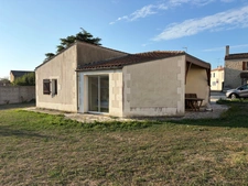 SAINT MICHEL EN L'HERM (85) 10 MIN DES PLAGES MAISON DE PLAIN PIED 2 CHAMBRES AVEC TERRASSE ET JARDIN