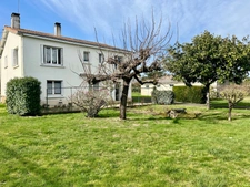 LUCON 85400 AU CALME ET PROCHE TOUTES COMMODITES AGREABLE MAISON 4 CHAMBRES AVEC ANNEXE SUR 2000M²