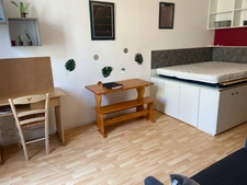 FONTENAY LE COMTE HYPER CENTRE AGREABLE STUDIO ENTIEREMENT MEUBLE 20M² DANS IMMEUBLE BIEN ENTRETENU