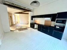 LUCON QUARTIER MARCHE COUVERT CHARMANTE MAISON EN PIERRES RENOVEE DE PLAIN PIED AVEC JARDIN ET CAVE